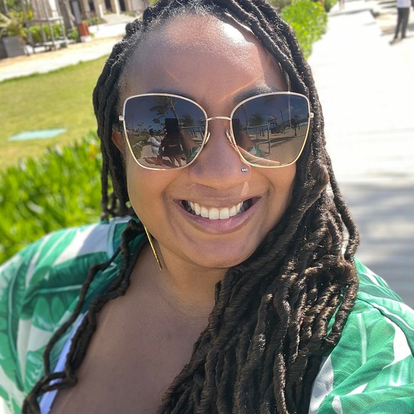 Meet your Posher, Syreeta - Picture 1 of 1